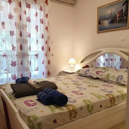 Two-bedroom Luxury Apartment *