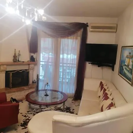 Two-bedroom Luxury Apartment *